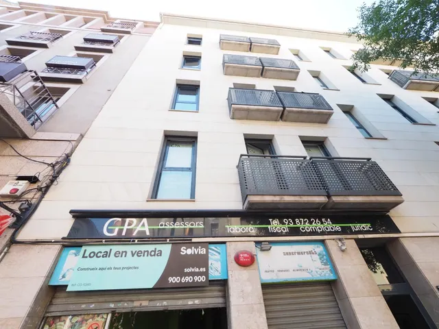 SE VENDE LOCAL COMERCIAL EN MANRESA, ZONA CARRETERA DE VIC - foto 2