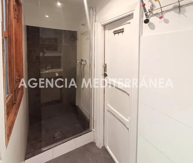 Piso en Alquiler Temporal en Ruzafa con reforma que respeta la arquitectura tradicional de la zona y con mucha luz — 6