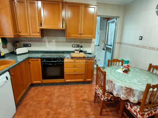 INMOBILIARIA SAN JOSEVENDE EDIFICIO CON DOS PISOS Y GARAJE E - foto 2