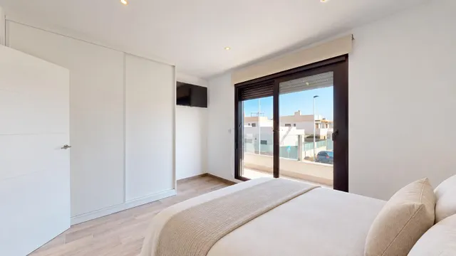Amplia VILLA de nueva construcción con piscina privada en San Pedro del Pinatar — 18