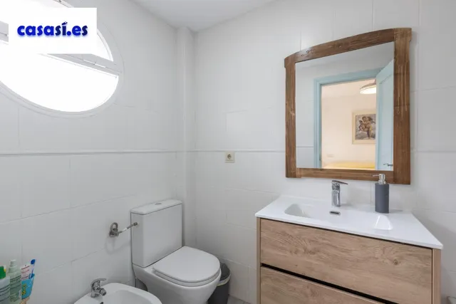 Casa independiente con piscina en La Zubia. — 21
