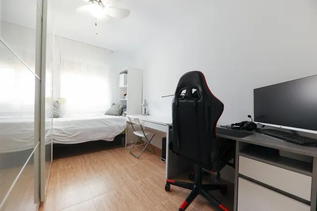 Amplio piso de 3 dormitorios con terraza, garaje y trastero en Las Lagunas — 26