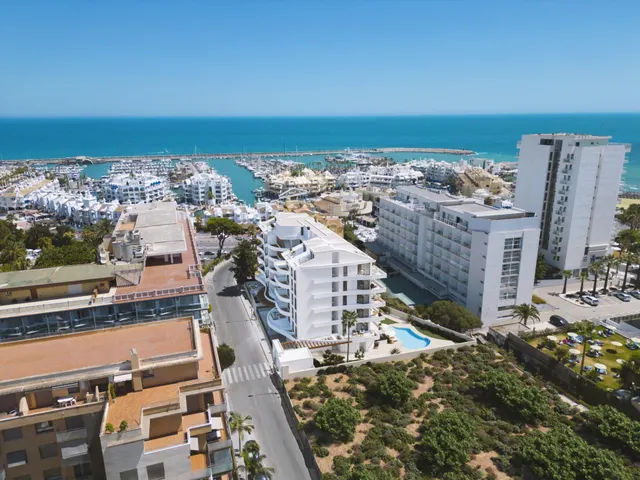 MARAVILLOSA PROMOCIÓN DE 33 LUJOSOS APARTAMENTOS EN PUERTO MARINA — 9