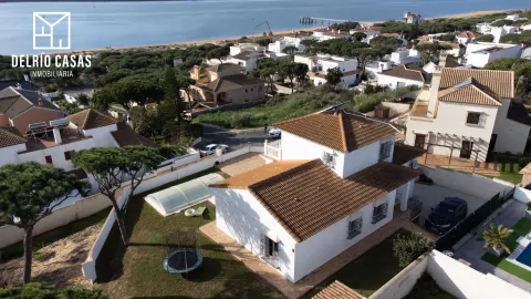 EXCLUSIVO CHALET INDEPENDIENTE CON APARTAMENTO AUXILIAR, PISCINA CUBIERTA Y VISTAS AL MAR EN MAZAGÓN