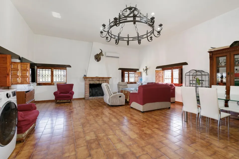 Cortijo grande más finca de 27000 metros