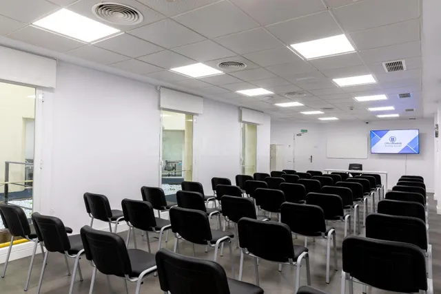 ALQUILER DE OFICINA PARA 15 PUESTOS DE TRABAJO - foto 3