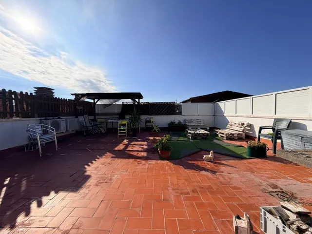 Atico con 4 habitaciones gran terraza solarium parking piscina — 36