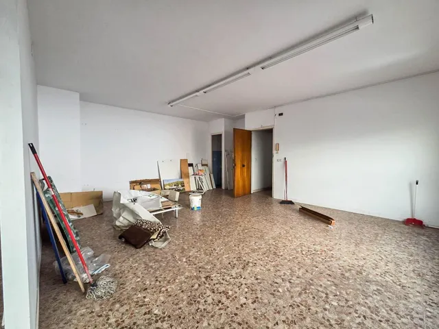 Edificio de tres plantas en alquiler en Barberá del Vallés — 17
