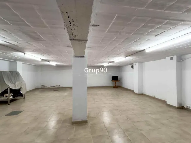 Local comercial a pie de calle de 240m2 en Zona Instituts — 30