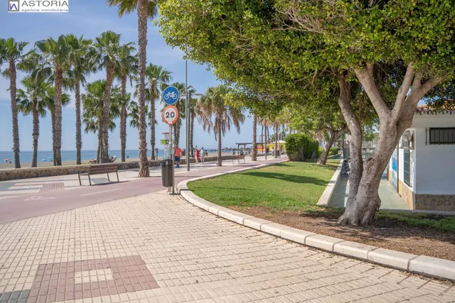 Local en Torre del Mar (Málaga) adaptado a cochera — 21