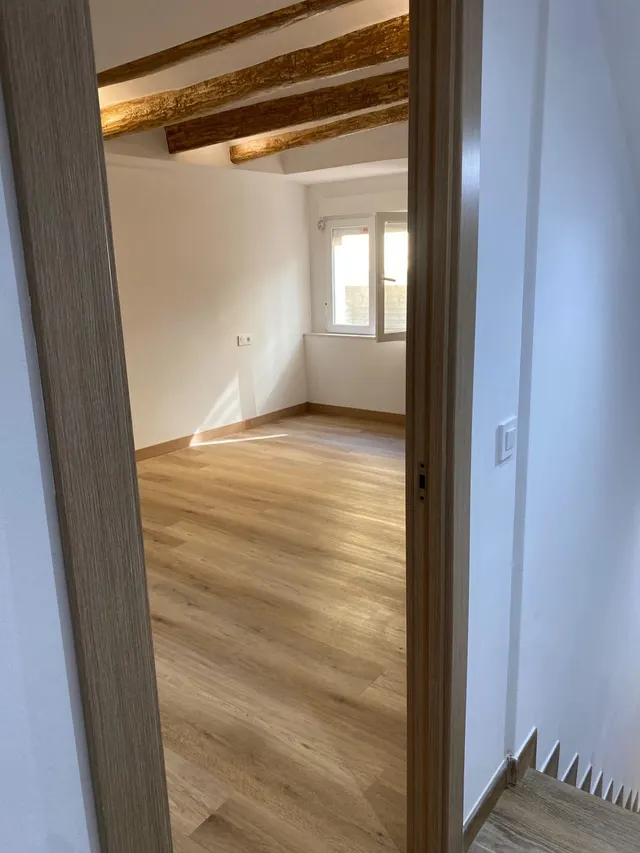 Exclusiva casa de pueblo completamente rehabilitada con piscina interior, terraza y parking en el centro de el Vendrell — 26