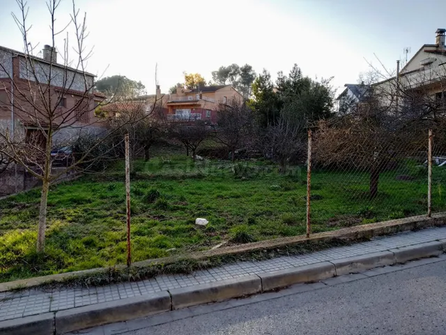 🌄 Terreno de 724 m2 en venta en Torre Blanca, Vacarisses – ¡