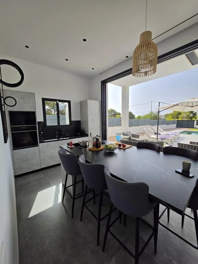 Villa moderna con piscina privada y vistas al mar en Vallgornera — 17