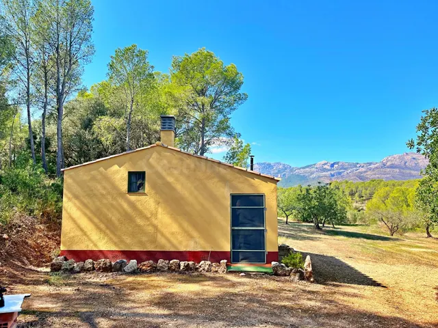 Casa de campo con 15.000 m2 de terreno y vistas espectacular