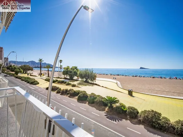 Luminoso piso de 2 dormitorios en playa de poniente, Benidorm — 15