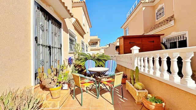 ADOSADO DE 3 DORMITORIO Y 2 BAÑOS EN ORIHUELA COSTA (ZONA LOS DOLSES) — 11