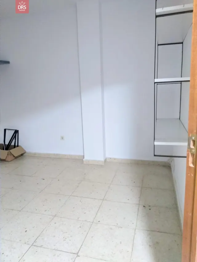 LOCAL COMERCIAL EN CALLE MARQUES DE VILLORES NUM 22 — 6