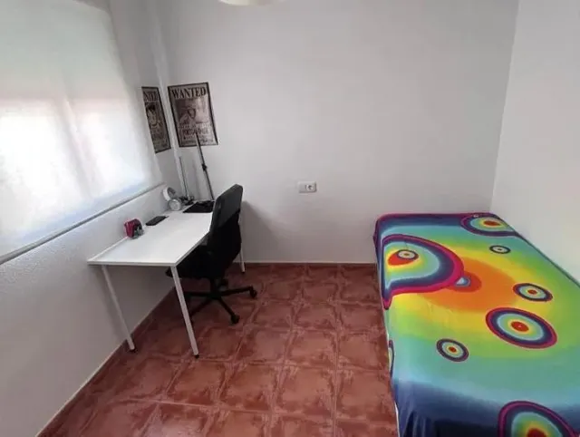 Chalet adosado con piscina privada, sótano y terraza en Valverde, Elche — 20