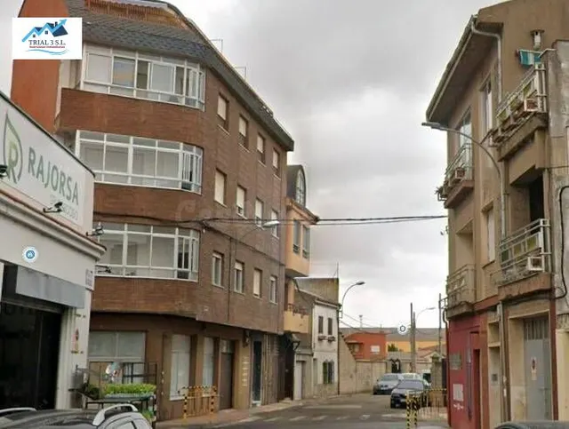 Venta de piso en La Bañeza - León - foto 2