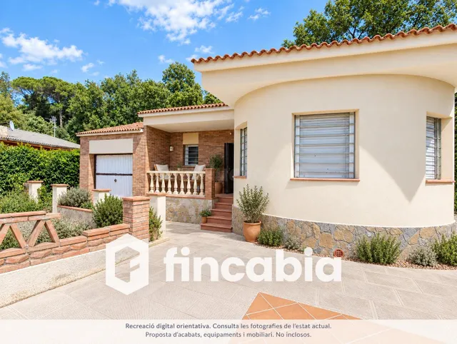 Casa independiente para reformar con jardín y garaje en Maçanet de la Selva — 2