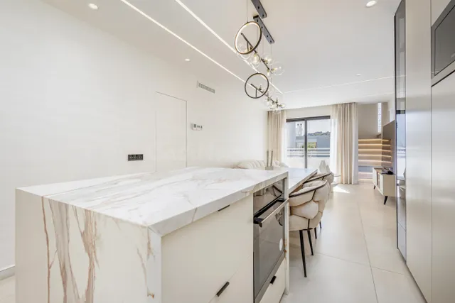 Ático totalmente reformado en venta con solárium privado, 3  - foto 2