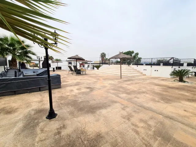 PRECIOSO CHALET CON PISCINA, CASA DE INVITADOS Y GRANDES TERRAZAS JUNTO A LLÍRIA — 34