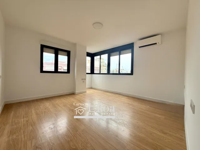 AMPLIA Y LUMINOSA VIVIENDA EN ALQUILER EN AVENIDA ÓSCAR ESPLÁ CON PARKING — 13