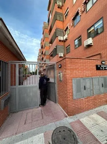 SE VENDE local comercial OKUPA en C Manacor 2 de Humanes de - foto 4