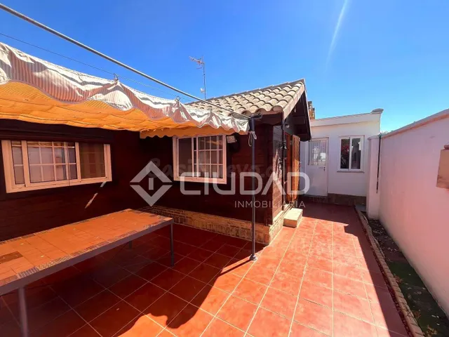 Casa con amplio terreno y piscina junto a Jaramar — 23