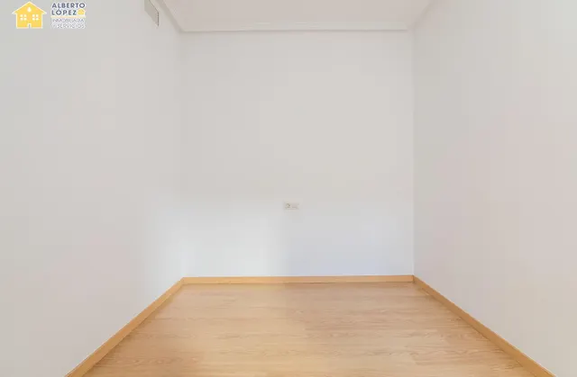 PISO DE 102 METROS CONSTRUIDOS  3 DORMITORIOS, 2 BAÑOS Y VESTIDOR EN EL ALTET — 35