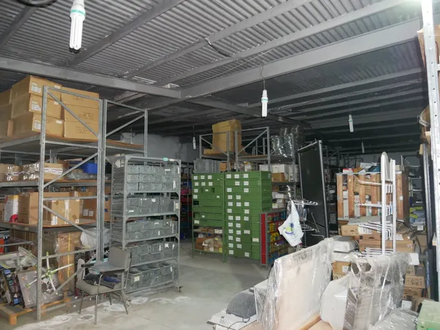 Se venden naves con parcela de 2.868 m2 en Senda De los Garres — 27