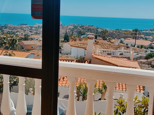 CHALET INDEPENDIENTE EN VENTA CON VISTAS AL MAR EN BENALMADE - foto 3