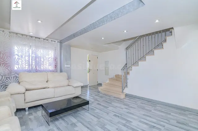 PRECIOSA CASA PAREADA EN JUN - foto 4
