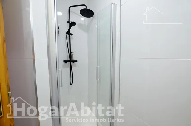 Respira paz entre el mar y la montaña en este exclusivo chalet pareado reformado con piscina privada, solárium y parking — 38