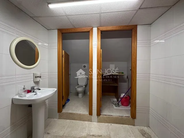 Se vende local comercial con sotano preparado para supermercado en buena zona de Aspe — 12