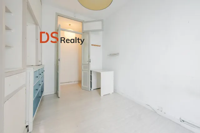 Ds realty presenta | piso 3+1 con dos balcones en malasaña. — 24