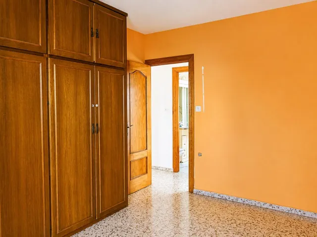 Piso en Armila junto parada de metro todo exterior. — 18
