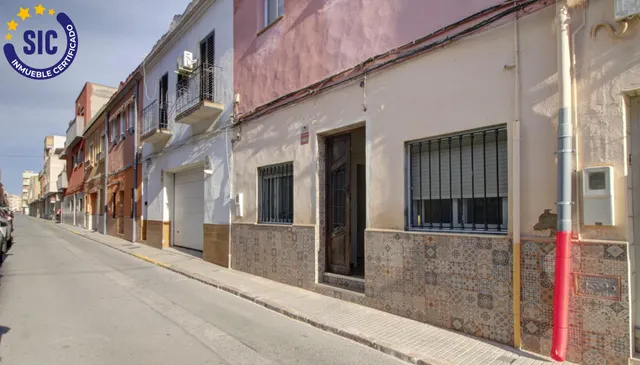 PRECIOSA PLANTA BAJA CON PERSONALIDAD EN PUERTO DE SAGUNTO - foto 3