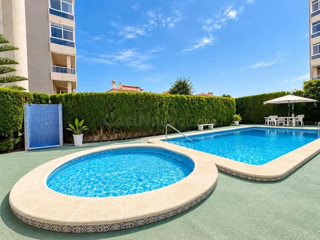 Bonito apartamento 2 dormitorios, piscina comunitaria en Torreblanca, Torrevieja — 2