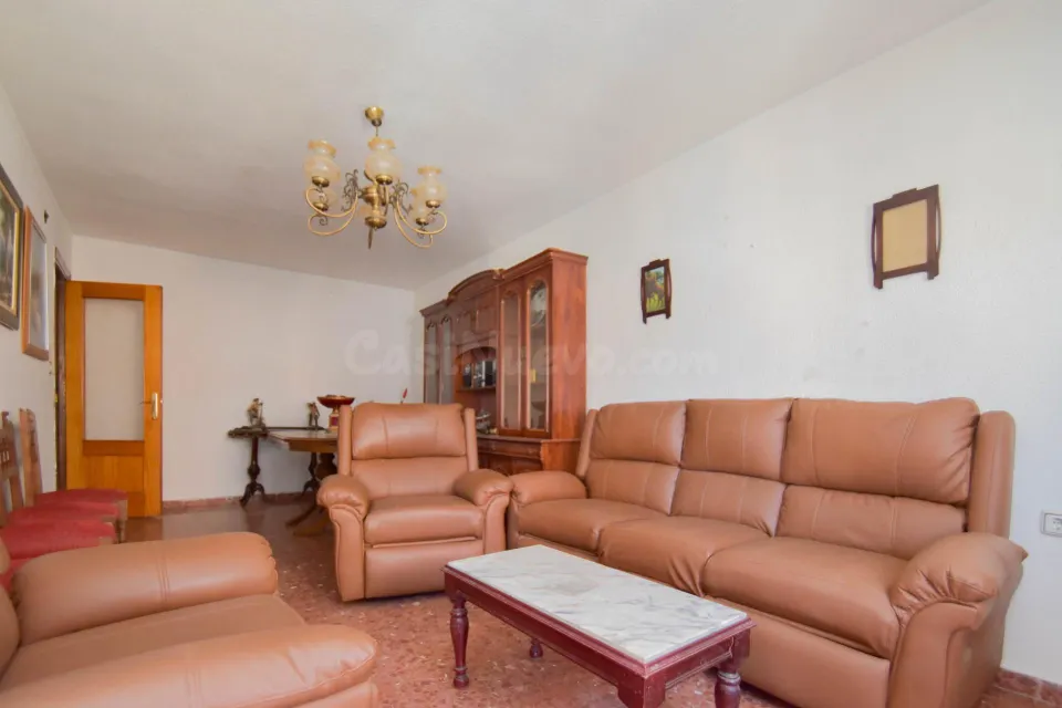 ¡¡¡¡amplia vivienda de 4 dormitorios con grandes posibilidades de reforma y personalización!!!!.