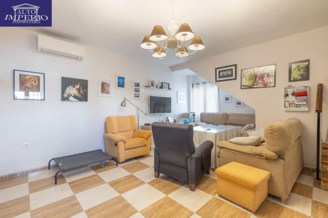 Casa en Armilla con terraza, patio y amplia cochera — 3