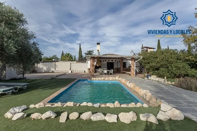 Chalet independiente con pozo propio y placas solares — 34