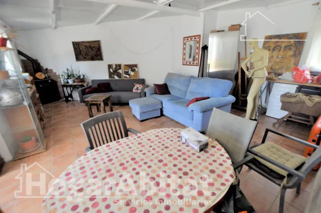 Maravilloso chalet con piscina, garaje, barbacoa y un impresionante jardín — 8