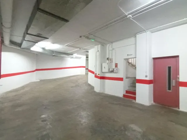 Garaje cerrado en Granada zona Zaidin, 12.80 m. de superficie. — 14