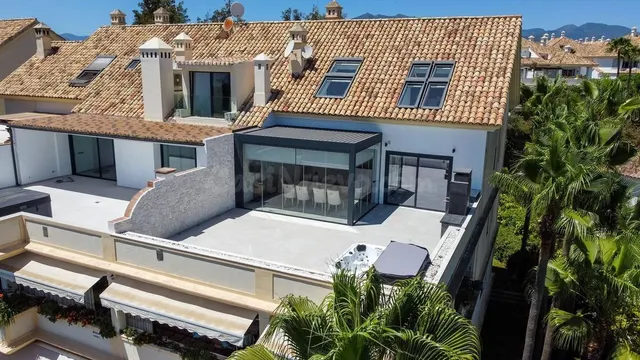 Ático dúplex reformado de 3 dormitorios, 3 baños con vistas  - foto 2