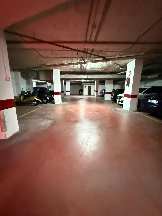 Magnifico piso con plaza de parking a 50 metros de la playa en Fuengirola. — 28