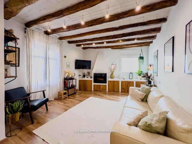Casa de pueblo reformada con encanto en el corazón de Molins - foto 3