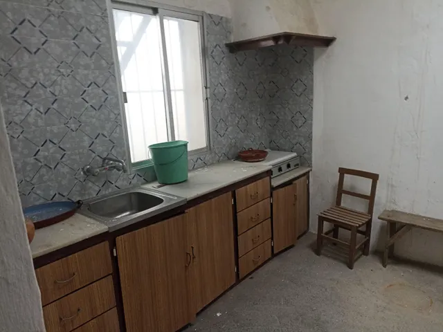 Casa en canjayar zona plaza del ayuntamiento de siete habitaciones trea baños para reformar — 10