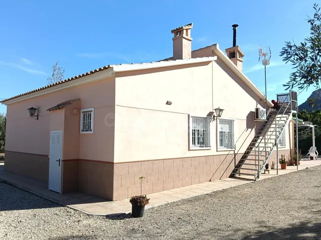 SE VENDE CHALET EN BUEN ESTADO EN ASPE ZONA CARRETERA DE LA  - foto 2