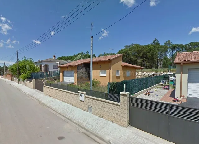 Se vende chalet OKUPADO en Carrer Roure Nº 29 Sils (Girona) - foto 3